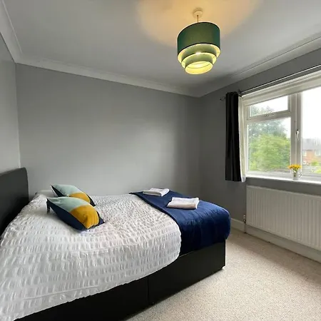 Luxurious Detached Holiday House Free Parking Near Airport Town Centre Railway Station Luton  Exterior photo