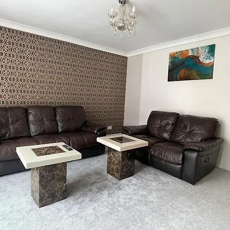 Luxurious Detached Holiday House Free Parking Near Airport Town Centre Railway Station Luton  Exterior photo