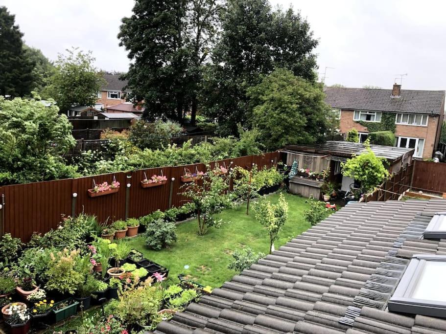 Luxurious Detached House Free Parking Near Airport Town Centre Railway Station Luton (Bedfordshire)