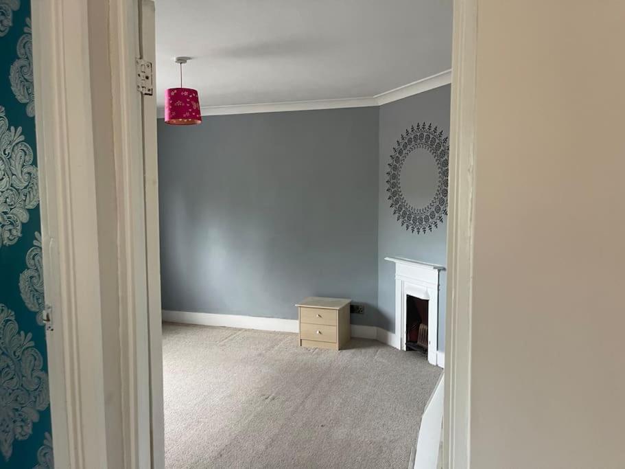 Holiday home Luxurious Detached House Free Parking Near Airport Town Centre Railway Station Luton (Bedfordshire)