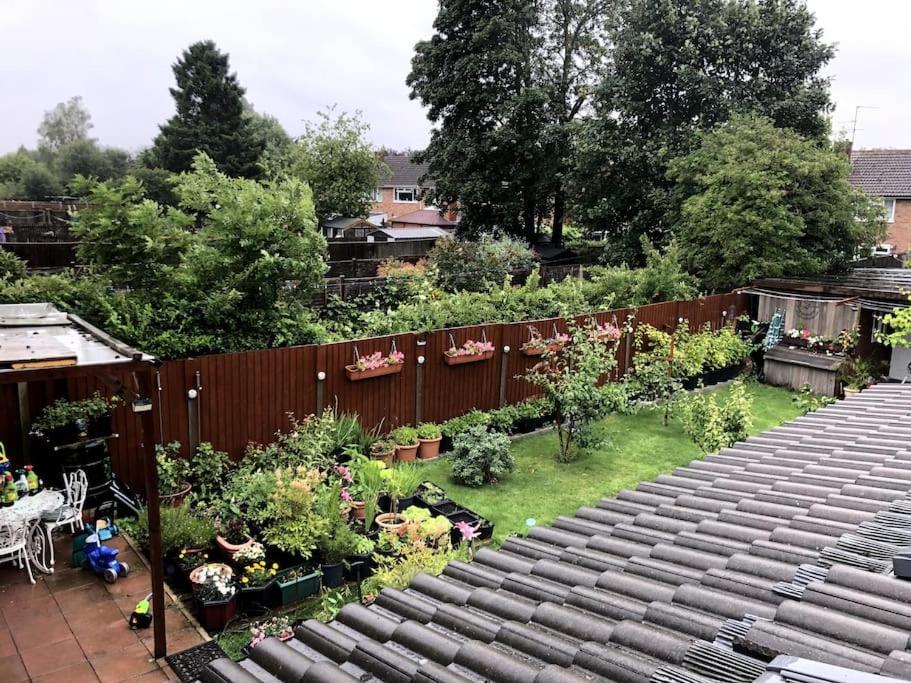 Holiday home Luxurious Detached House Free Parking Near Airport Town Centre Railway Station