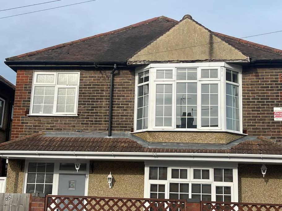 Luxurious Detached House Free Parking Near Airport Town Centre Railway Station Holiday home Luton (Bedfordshire)
